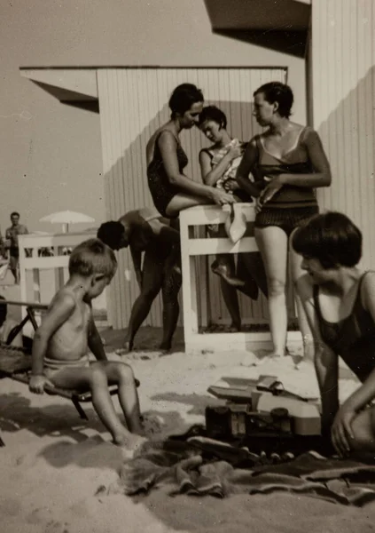 Milano Marittima Itália Julho 1965 Família Férias Mar Década — Fotografia de Stock
