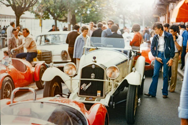 ミラノ イタリア1968年8月18日 イタリアの路上で60年代のヴィンテージ車 — ストック写真