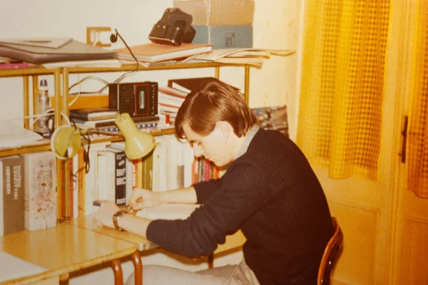 Salo Talya Mart 1979 Çocuk Çalışma Masasında — Stok fotoğraf
