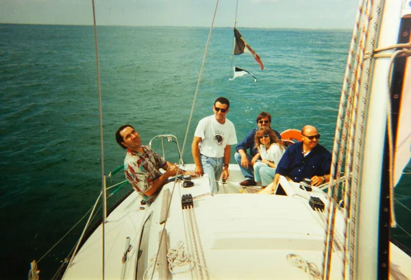 Salo Italia Marzo 1979 Las Personas Vacaciones Mar Con Barco — Foto de Stock