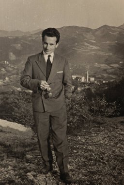 MILAN, İtalya Nisan 1965: 60 'larda zarif bir işadamı