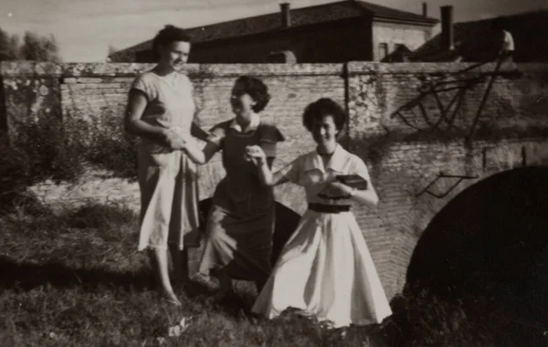 Rovigo Włochy Maj 1950 Szczęśliwe Dziewczyny Pięćdziesiątce — Zdjęcie stockowe