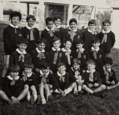 VILLANOVA DEL GHEBBO, İtalya Nisan 1964: 60 'lardaki çocuk sınıfı fotoğrafı