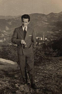 MILAN, İtalya Nisan 1965: 60 'larda zarif bir işadamı