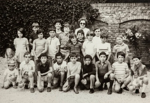 Villanova Del Ghebbo イタリア エイプリル社1964年 60代の子供クラスの写真 — ストック写真