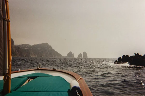 Salento Italia Agosto 1979 Barca Sul Mar Mediterraneo Vicino Alla — Foto Stock