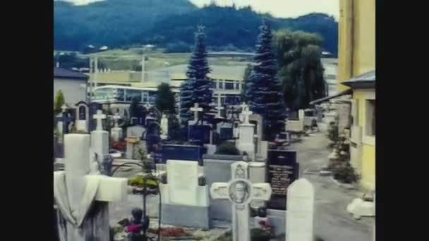 Ausztria 1975, innsbrucki temető — Stock videók