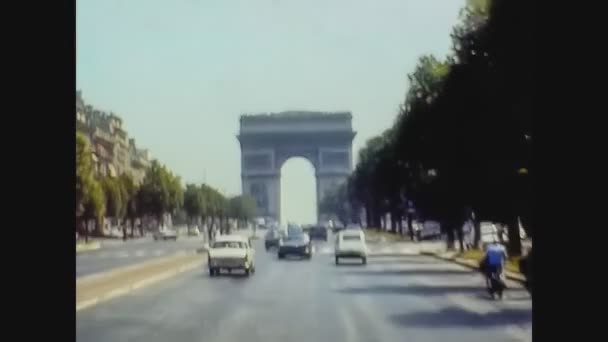 Frankreich 1976, Blick auf die Champs Elysees — Stockvideo