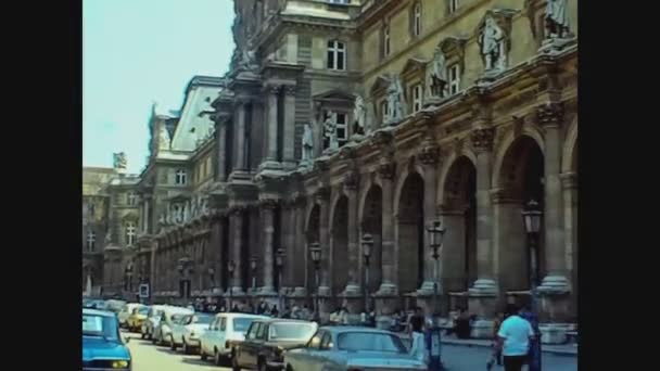 France 1976, Paris street view 24 — Stock Video