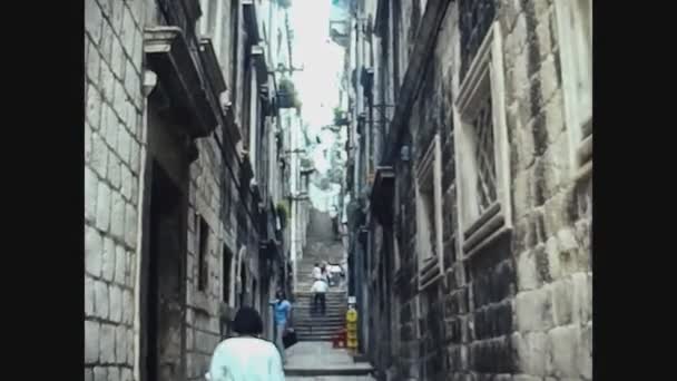 Croácia 1975, cidade de Dubrovnik com visita turística 14 — Vídeo de Stock