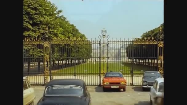 France 1976, Paris street view 13 — Stock Video