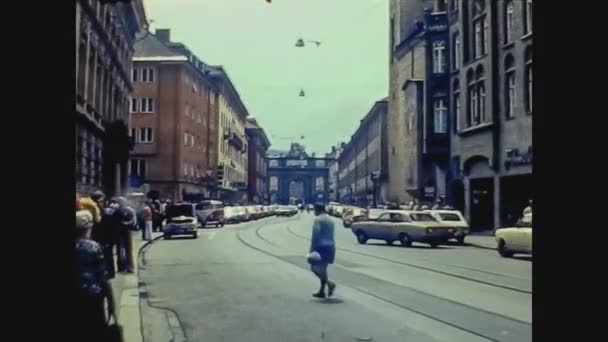 Ausztria 1975, Innsbruck utcára néző 14 — Stock videók