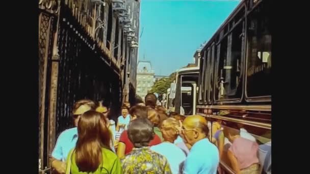 France 1976, Paris street view 17 — Stock Video