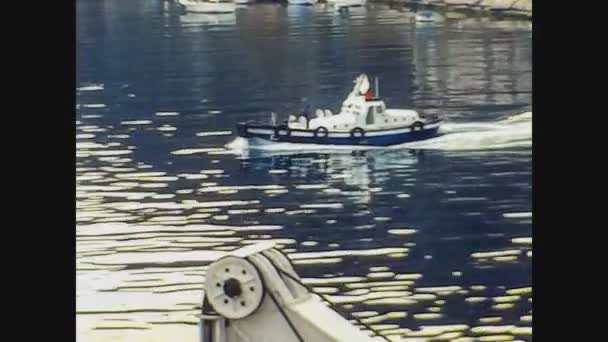 Croacia 1975, Barco en el mar — Vídeo de stock