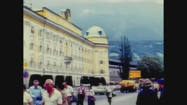Oostenrijk 1975, Innsbruck straatbeeld 4 — Stockvideo