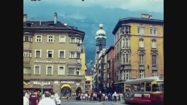 Oostenrijk 1975, Innsbruck straatbeeld 11 — Stockvideo