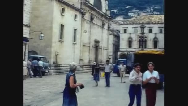 Croacia 1975, Dubrovnik ciudad con turista visitando 8 — Vídeo de stock