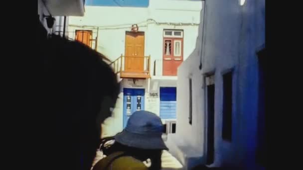 Yunani 1978, Mikonos pemandangan jalan 16 — Stok Video