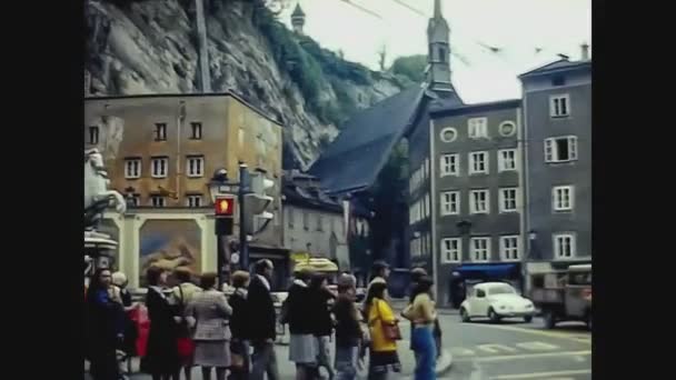 Austria 1975, Salzburgo street view 2 — Vídeo de stock