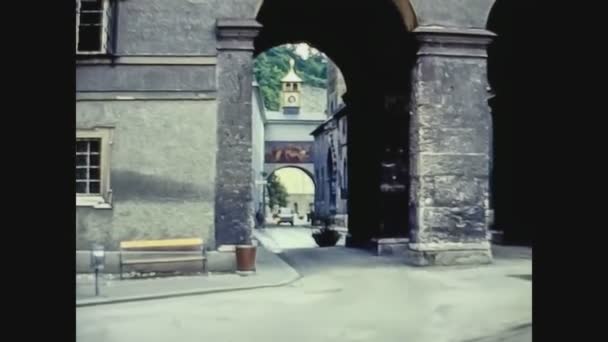 Austria 1975, Salzburgo street view 11 — Vídeo de stock
