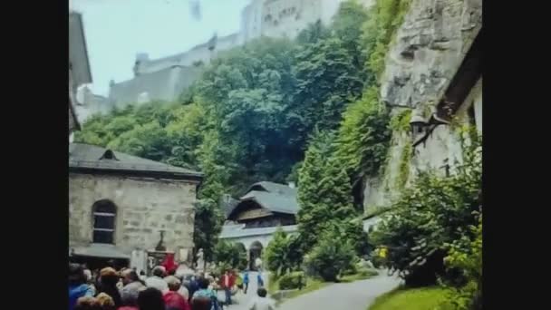 Avusturya 1975, Salzburg sokak manzarası 22 — Stok video