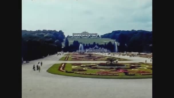 Österreich 1974, Schlosspark Schönbrunn in Wien 4 — Stockvideo