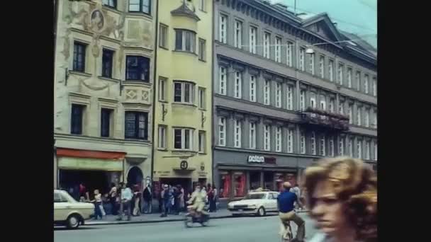 Austria 1975, Innsbruck widok ulicy 15 — Wideo stockowe