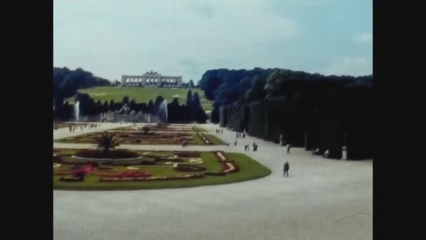Österreich 1974, Schlosspark Schönbrunn in Wien 3 — Stockvideo