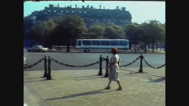 France 1976, Paris street view 33 — Stock Video