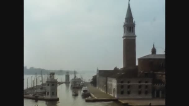 Italië 1973, Venetië uitzicht vanaf zee 4 — Stockvideo