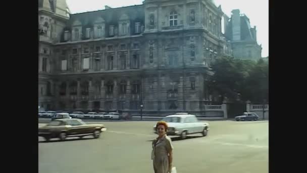 France 1976, Paris street view 37 — Stock Video