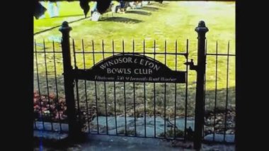 Birleşik Krallık 1974, Windsor bowling kulübü kapısı