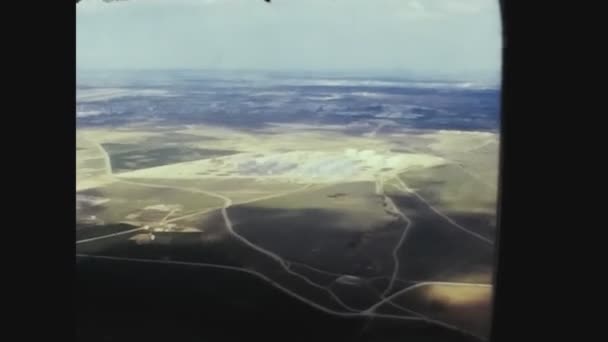 Italië 1975, land bekijken vanaf een vliegtuig 3 — Stockvideo