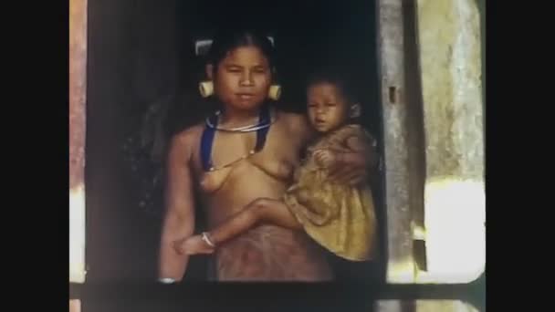 Camboja 1970, povo pobre cambojano aldeia — Vídeo de Stock