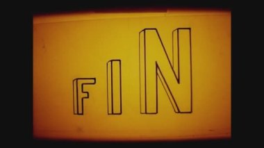 İngilizce 'nin sonu anlamına gelen yüzgeç kelimeli bir çekim.