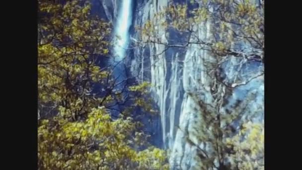 Californië 1978, Yosemite waterval 7 — Stockvideo