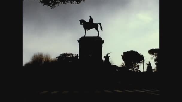 Włochy 1975, posąg konia Rzym — Wideo stockowe