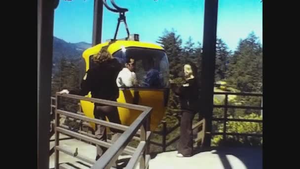 San Francisco, USA 1979, Les gens entrent dans la cabine du téléphérique 3 — Video