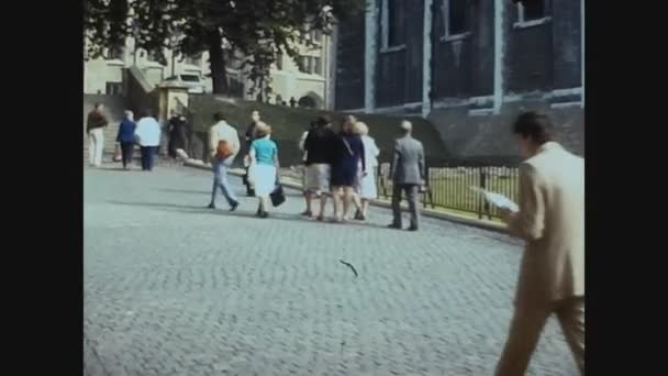 Vereinigtes Königreich 1979, London street view mit Menschen 2 — Stockvideo