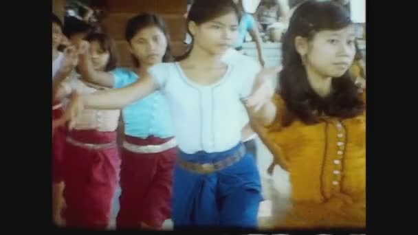 Камбоджа 1970, камбоджійські танцюристи показують 16 — стокове відео