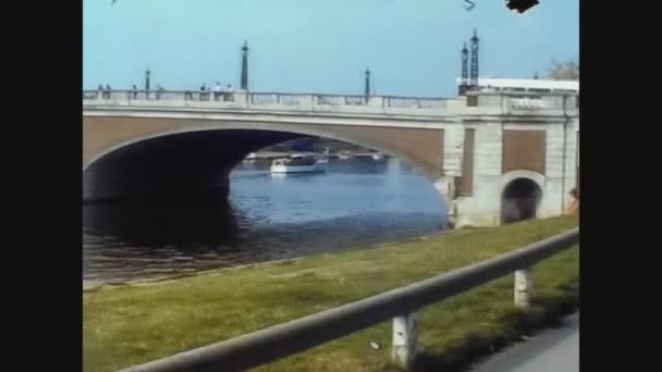 Storbritannien 1979, London Thames vy 3 — Stockvideo