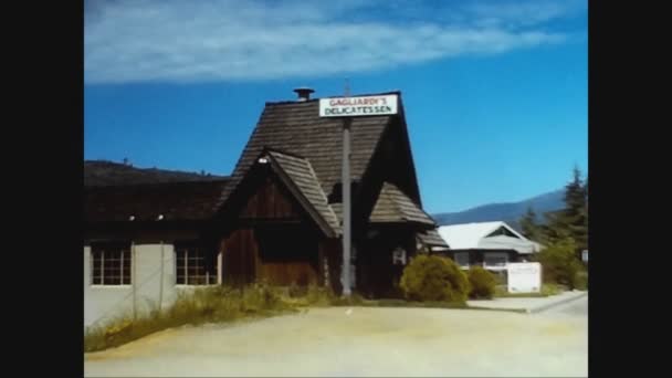 Los Angeles, ABD 1979, Yakıt alan otoyolu 70 'lerde — Stok video