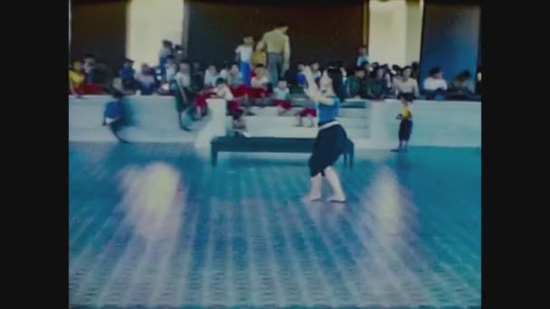 Cambodge 1970, les danseurs cambodgiens montrent 9 — Video