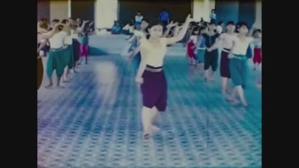 Cambodja 1970, Cambodjaanse dansers tonen 6 — Stockvideo