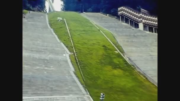 オーストリア1975,インスブルックのベルギゼルスタジアム — ストック動画