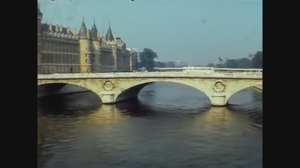 France 1976, Paris street view 39 — Stock Video