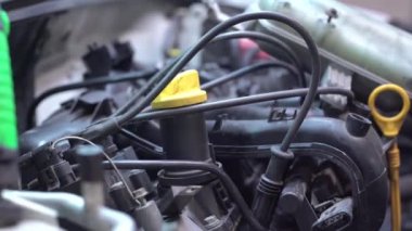 Araba motoru detay atölyesi