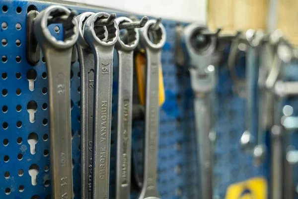 Wrenches Hanging Shelf Mechanical Workshop — Stock Photo, Image