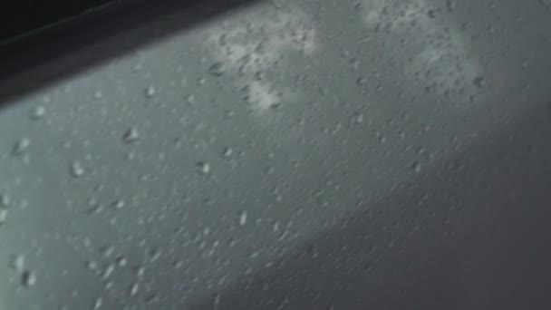 Kapky vody na karoserii auta — Stock video
