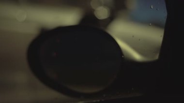 Geceleri araba dikiz aynası